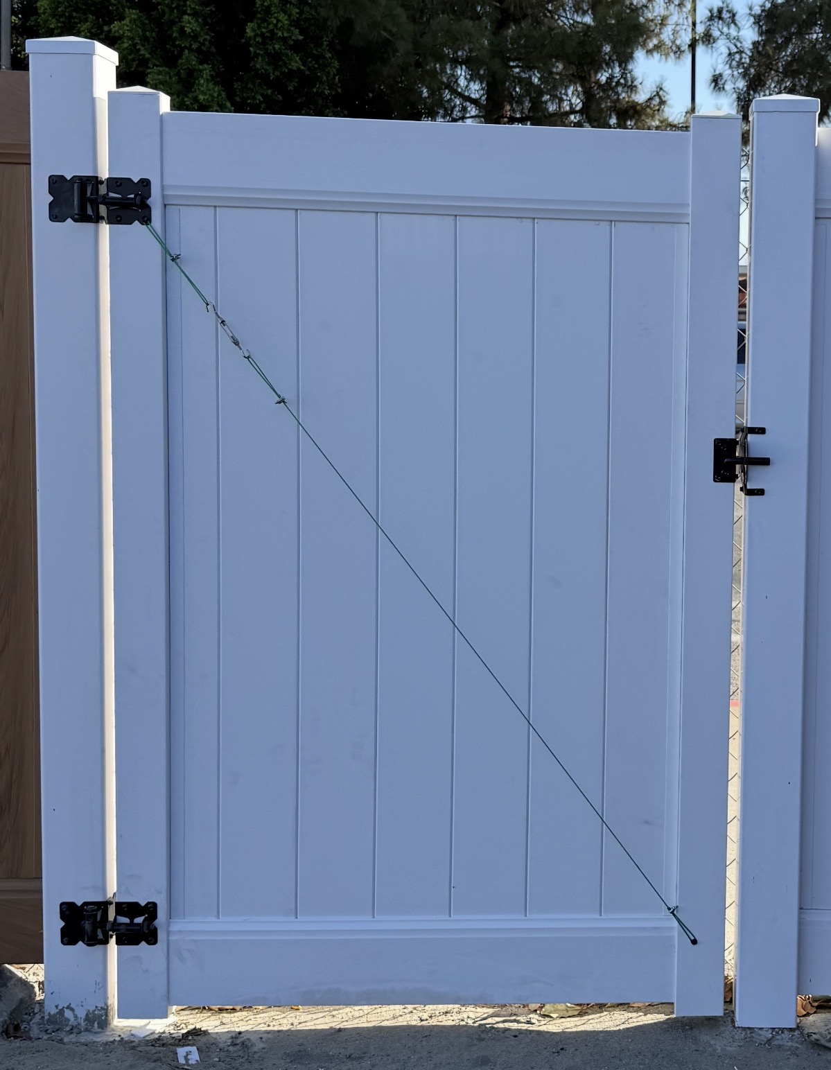 2.5X4 White door(6ftx5ft)